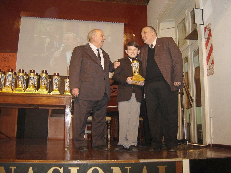 José Valle recibió el premio «Roberto Goyeneche» otorgado por la Academia Nacional del Tango