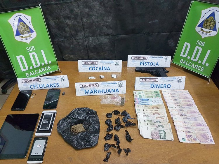 Descabezan banda que                                            vendía                                         droga