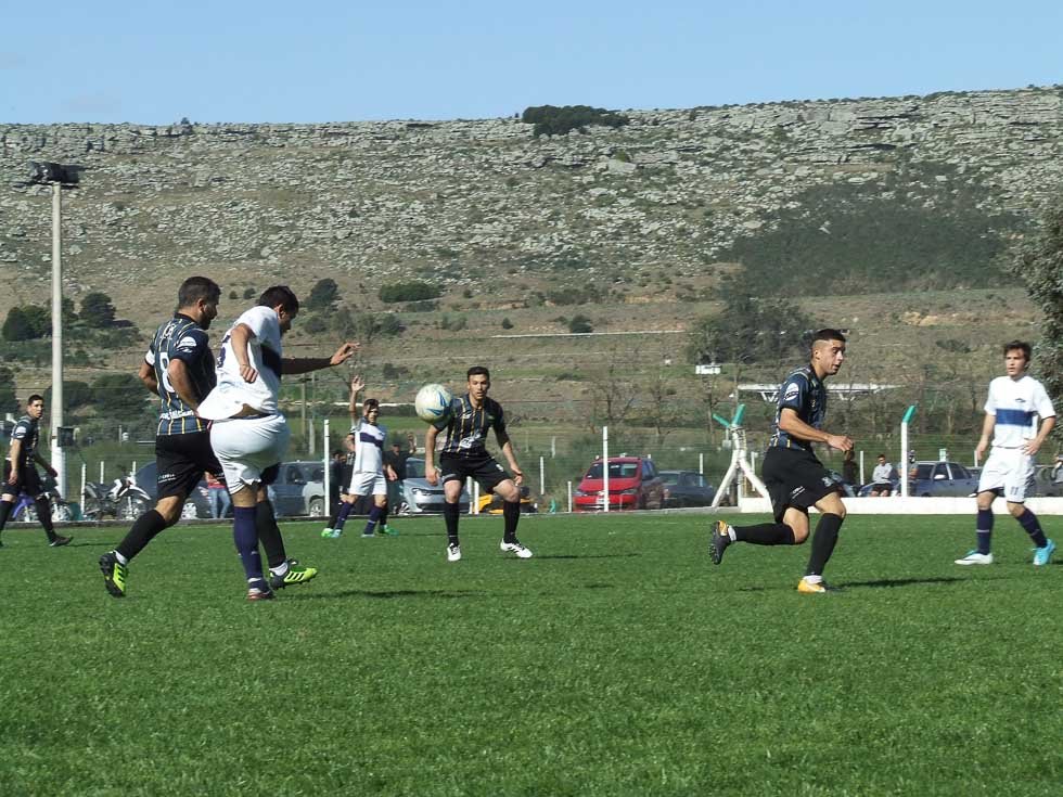 El Riojano le ganó a Los Pinos y lo bajó de la punta