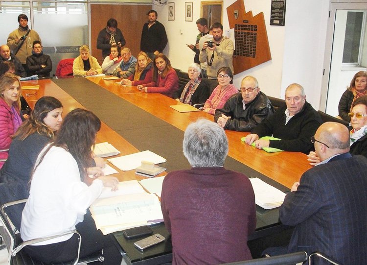 Veinticuatro vecinos recibieron títulos  de bien de familia para sus viviendas
