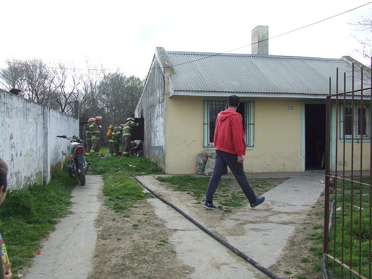 Los Bomberos  sofocaron  incendio en una vivienda