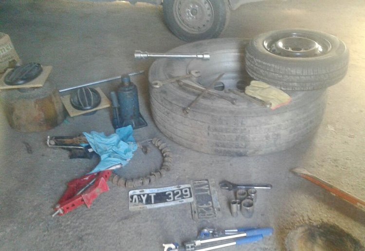 Aprehendieron a un sujeto que robaba neumáticos de camiones