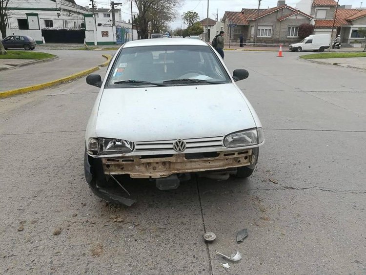 Sufrió lesiones una mujer al chocar dos vehículos