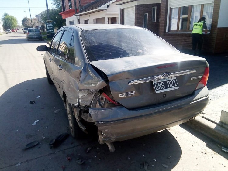 Violento choque: no hubo heridos pero sí destrozos