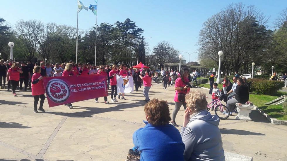 Caminaron para ganarle al cáncer de mama