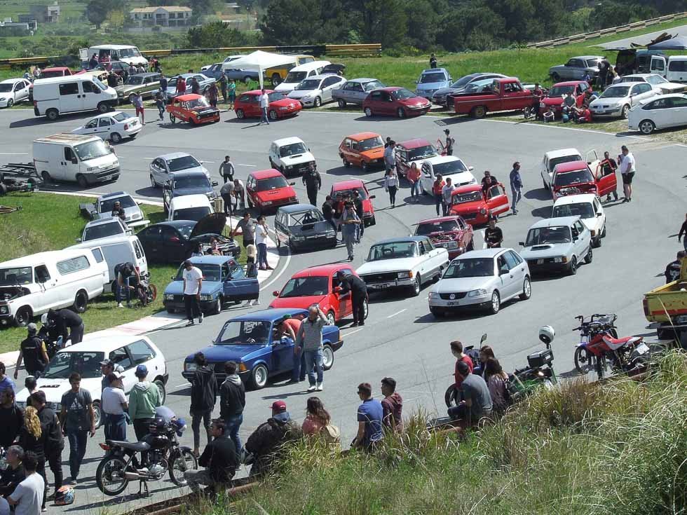Se desarrollaron las picadas legales  en el autódromo "Juan Manuel Fangio" 