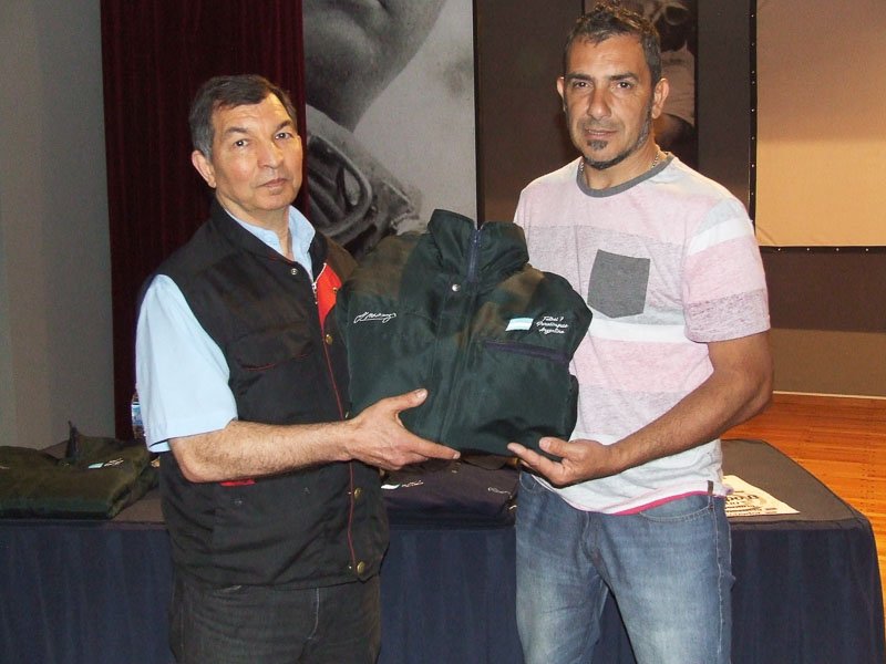 Arreguito recibió indumentaria de la Fundación "Fangio"
