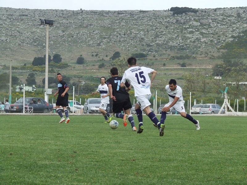 Franco Vega encaminó la serie para Racing Club