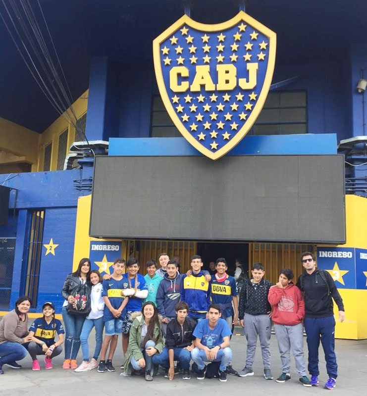 Integrantes del programa  «Envión» en «La Bombonera»