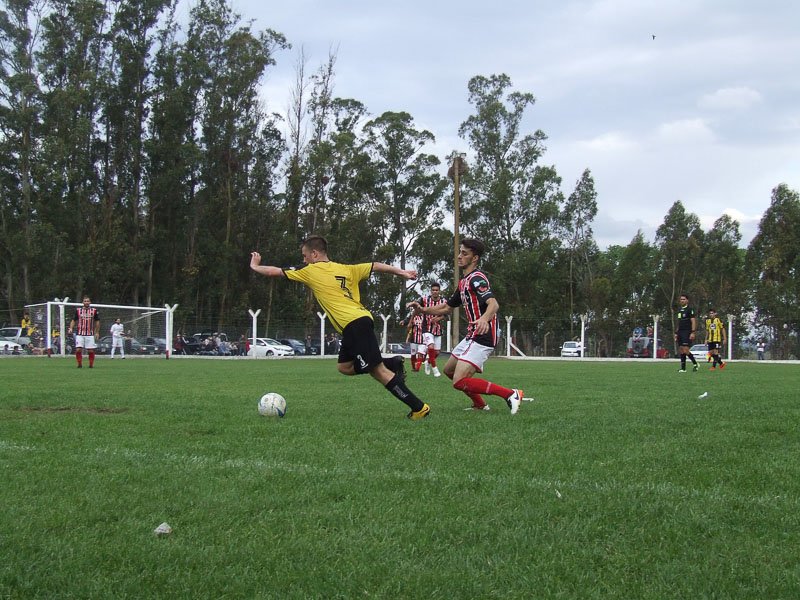 Amigos Unidos empató con Sportivo  Trabajo y espera a la "academia" 