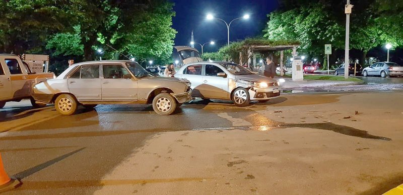 Choque sin heridos  en  Av. Favaloro y calle 18