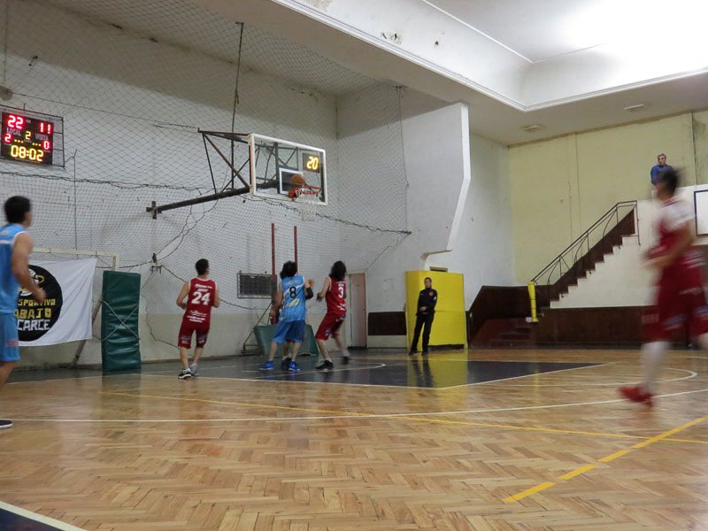 Victorias de Racing Club y Sportivo Trabajo