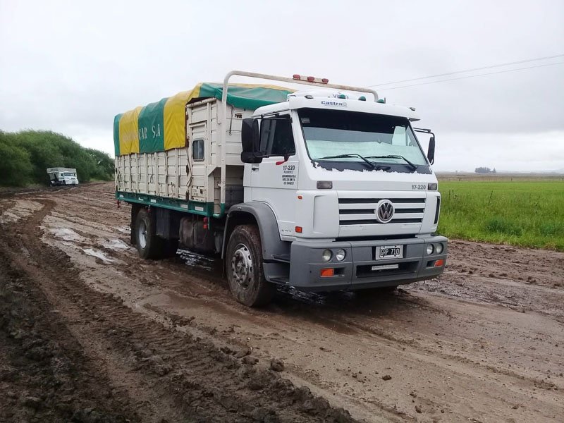 Inadmisible: destrozan un  camino rural recién arreglado