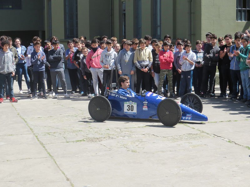 Renueva su ilusión de competir con  un auto eléctrico la E.E.S.T. Nº 1