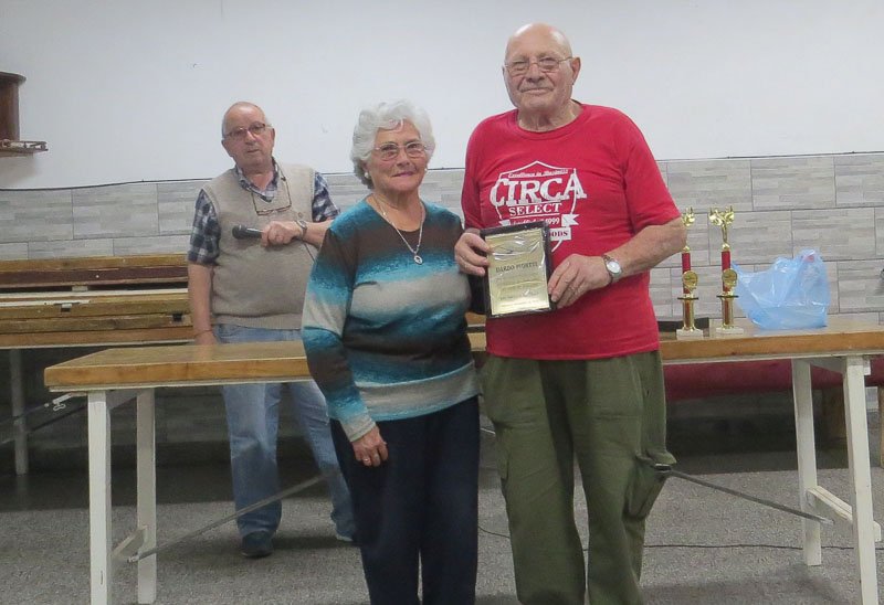Miguel Fernández, Elena Bibbó y Hugo Galante ganaron el torneo de tejo 