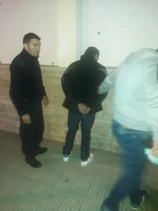 Caminaba por los techos cuando arribó la Policía y lo detuvo