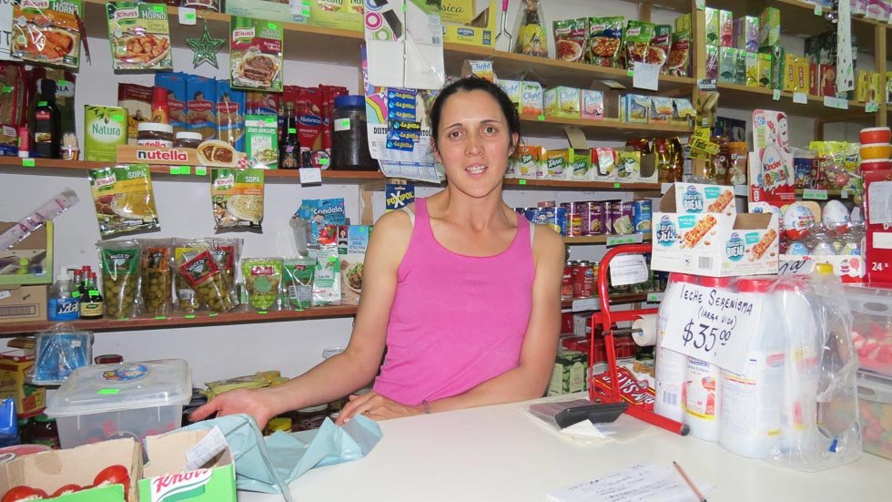 Encapuchados y armados asaltaron un almacén 
