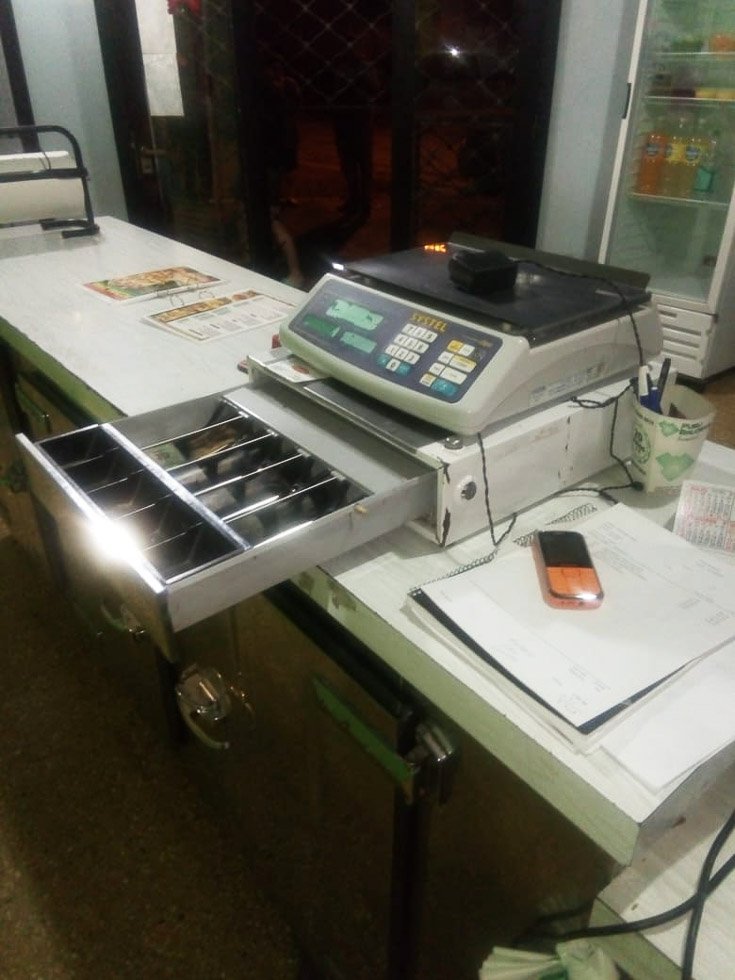 Robaron dinero y cerveza de  una pizzería: fueron detenidos