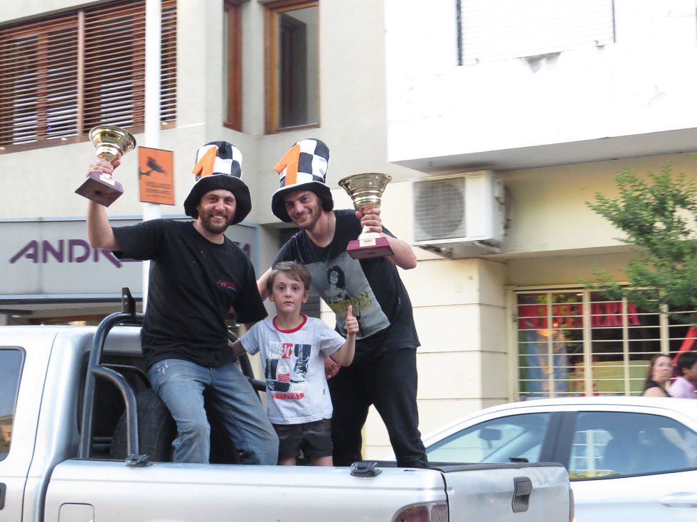 Los hermanos fueron unidos…y campeones