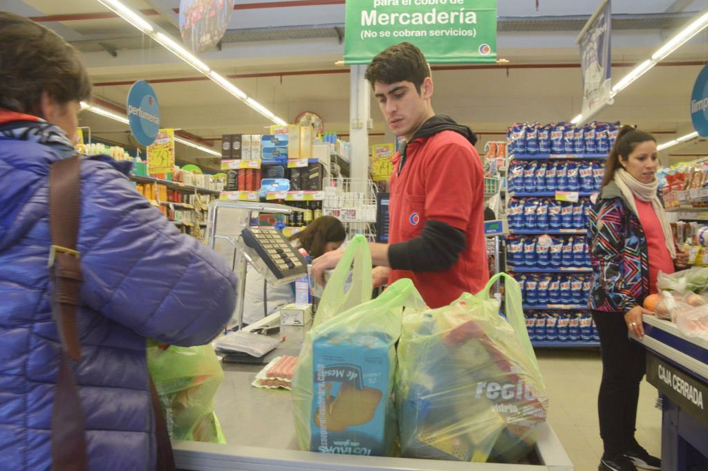 Balcarce, afuera del descuento del BAPRO