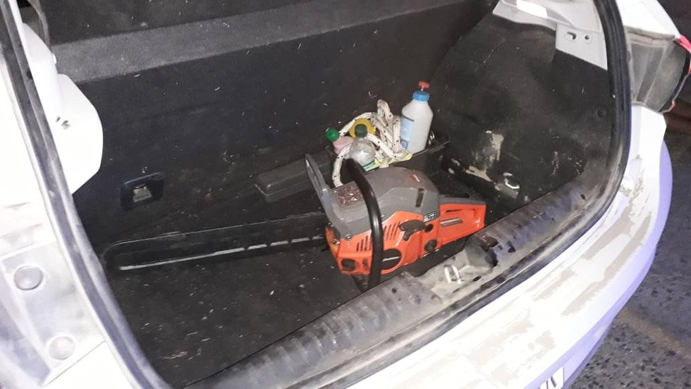 Cuatro adolescentes que robaron un  auto fueron perseguidos y aprehendidos