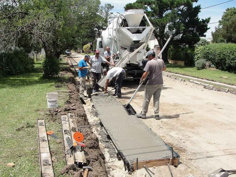 En el barrio "La Martita" está llegando el cordón cuneta