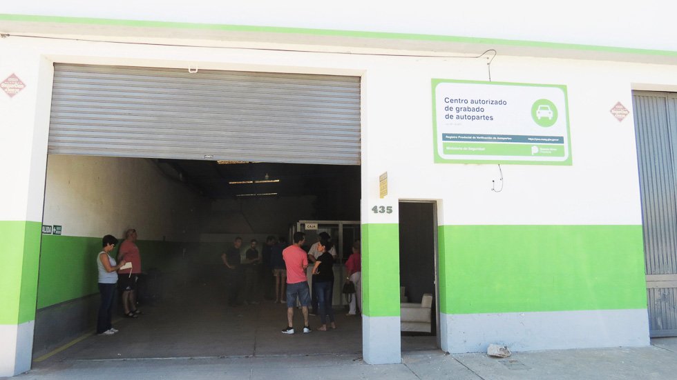 Se puede hacer en Balcarce el grabado  de autopartes exigido por ley