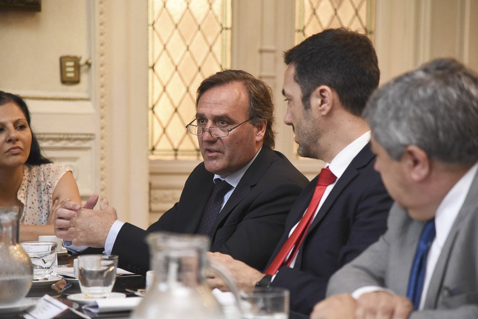 «Macri toma decisiones que otros impiden para proteger a las mafias y a los socios»