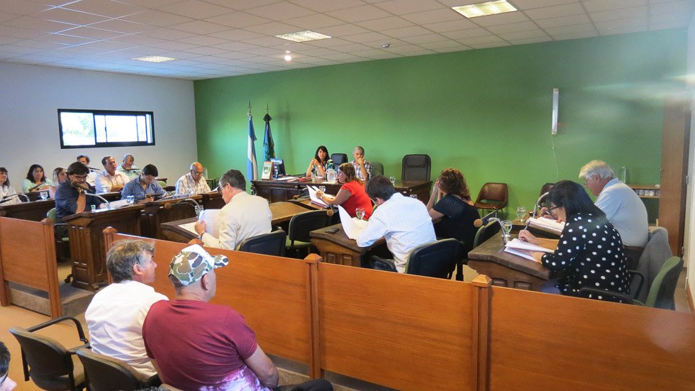 En una sesión tensa, el peso de la mayoría del oficialismo falló a favor del «tarifazo» del agua