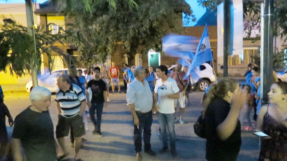 Entre silbidos y agresiones verbales se aprobó la suba del 48% de los servicios sanitarios