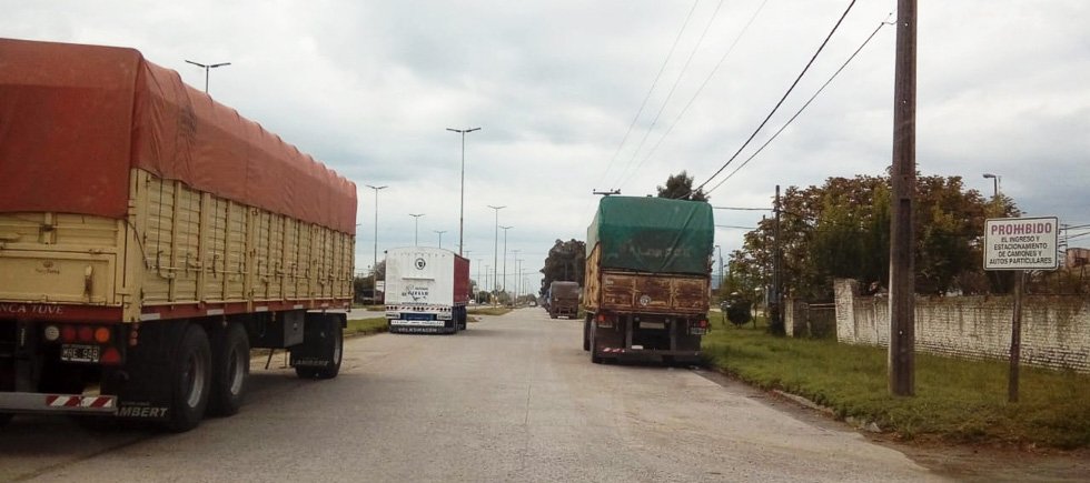 El Municipio ahora promete sancionar  a dueños de acoplados mal estacionados