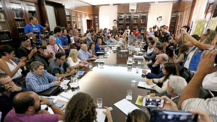 Paritaria docente: el gobierno ofreció  cláusula gatillo para todo el año