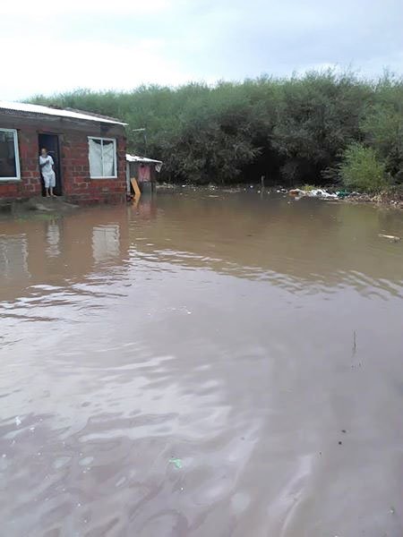 La intensa lluvia generó inconvenientes: los bomberos atendieron 30 emergencias