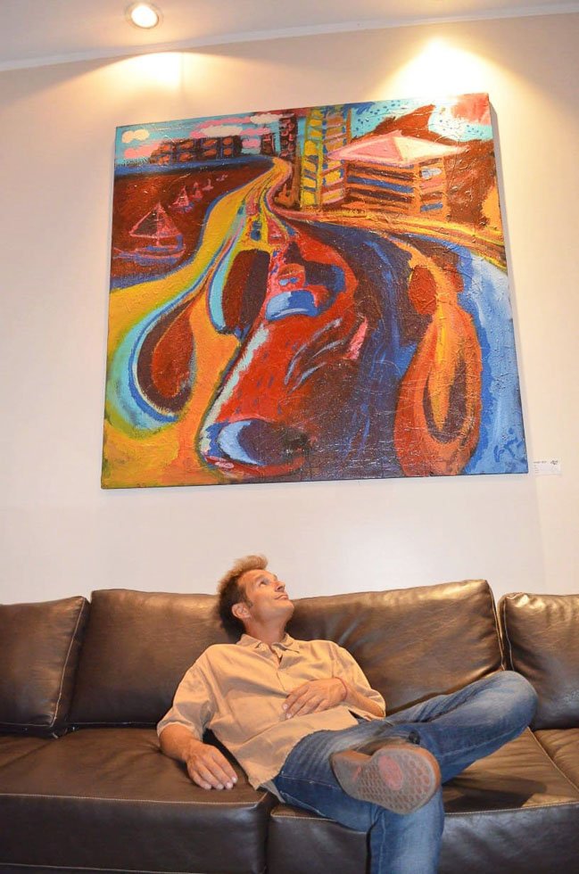 Luciano Crespi une dos mundos: la pintura y el automovilismo