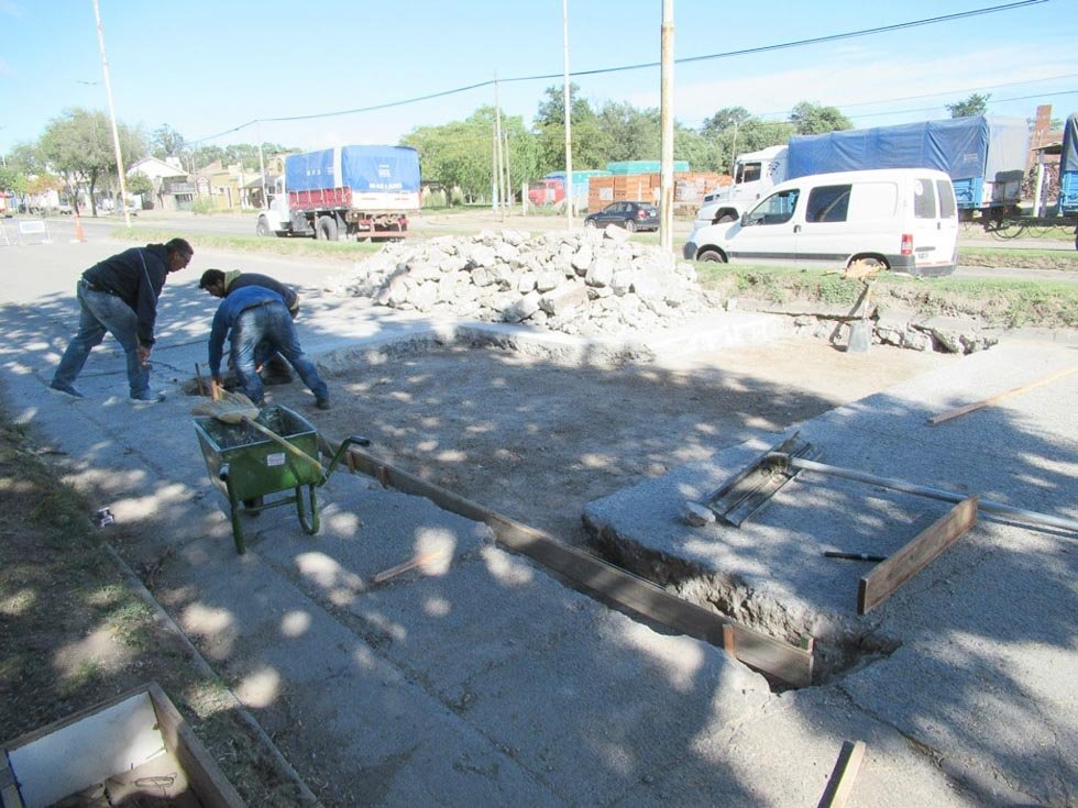 En dos frentes, se avanza con el plan de bacheo urbano 