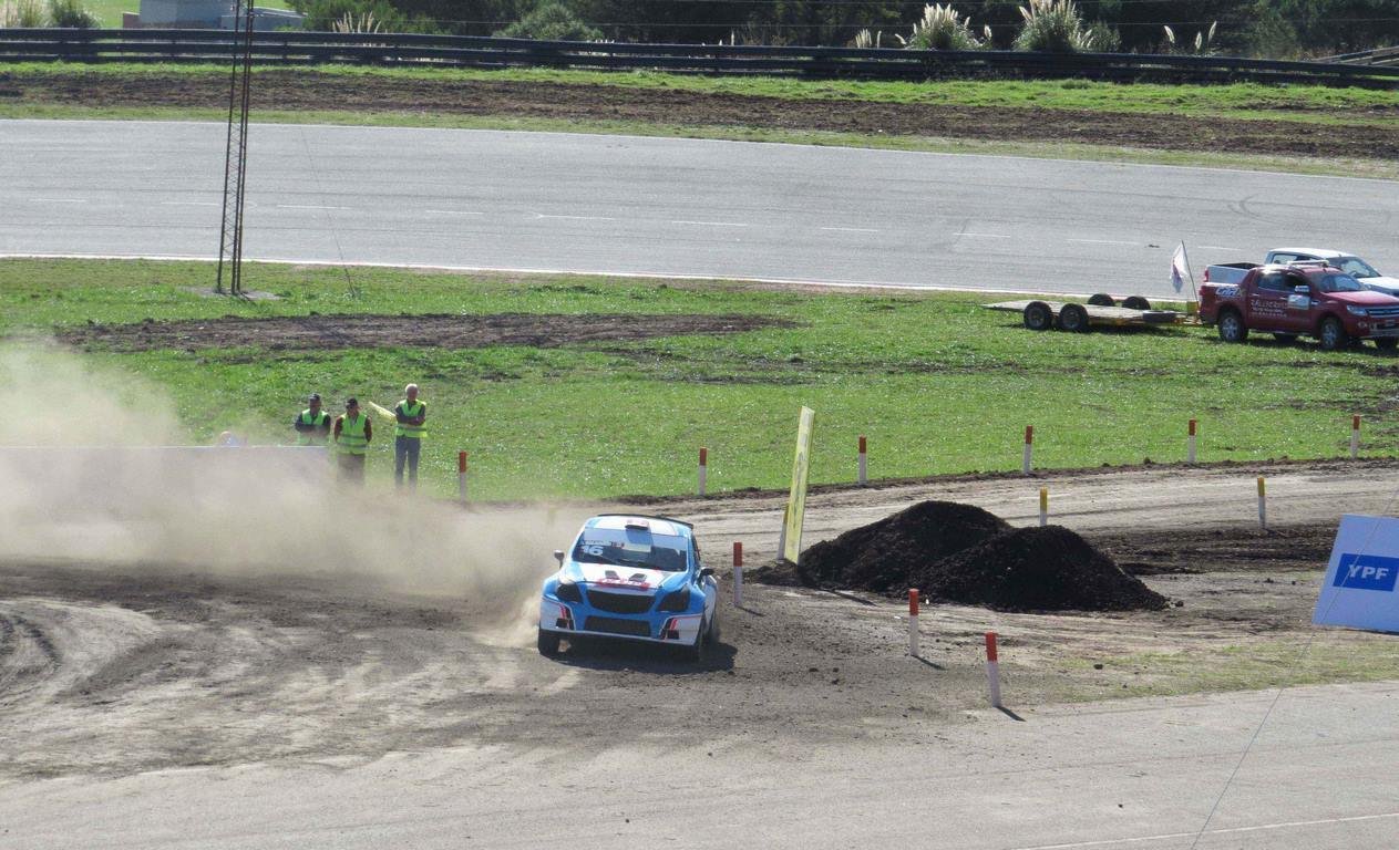 El autódromo vibra al ritmo del Rallycross 