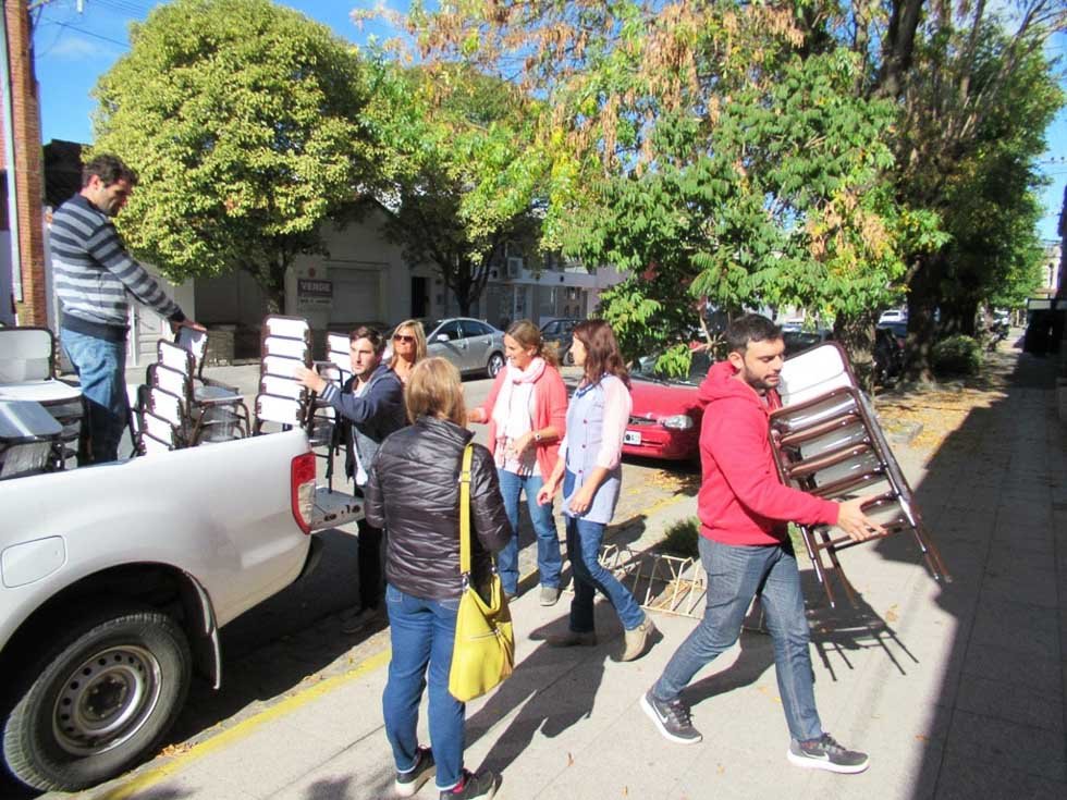 Recibieron mobiliario tres jardines de infantes