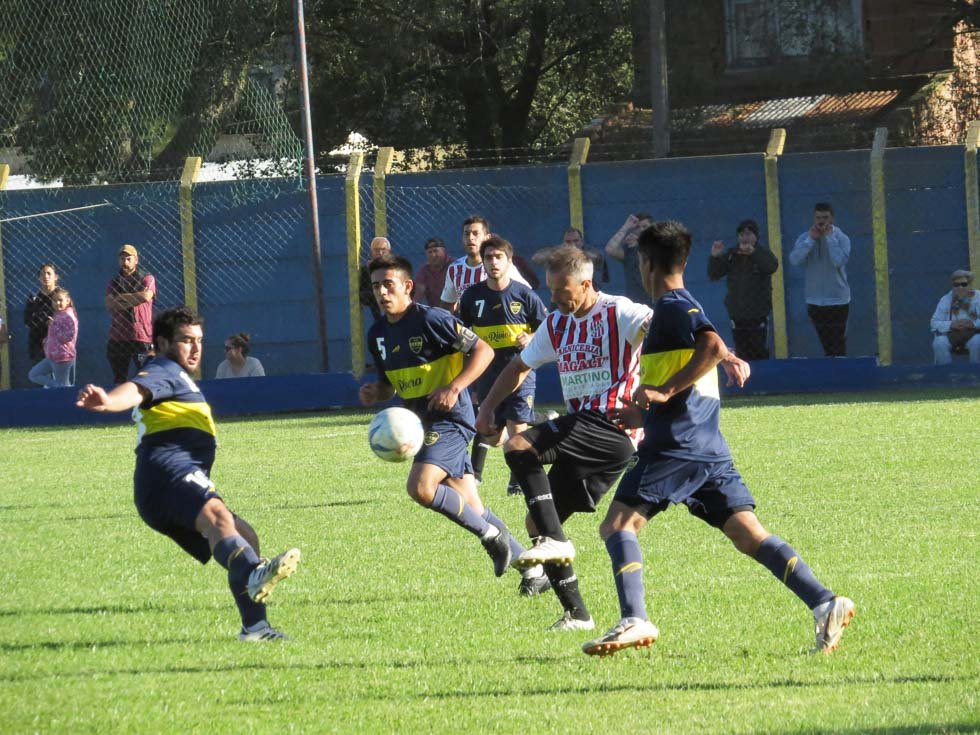 San Agustín marró tres penales e igual pudo ganar 