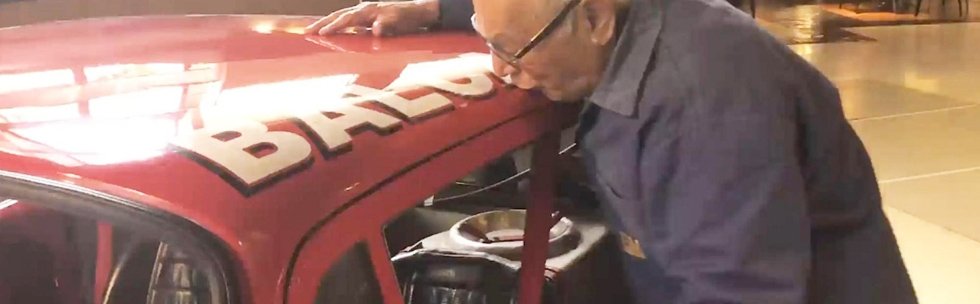 La emoción del chapista de Bordeu al reencontrarse con la «Coloradita»