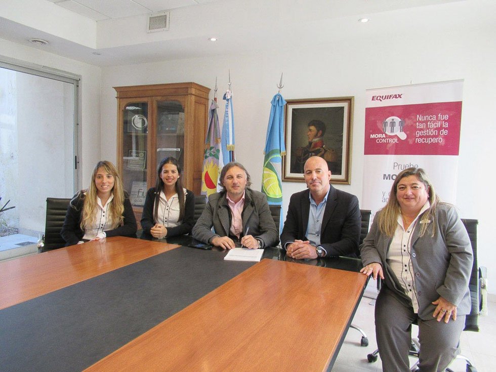 Convenio del Ejecutivo con Veraz  