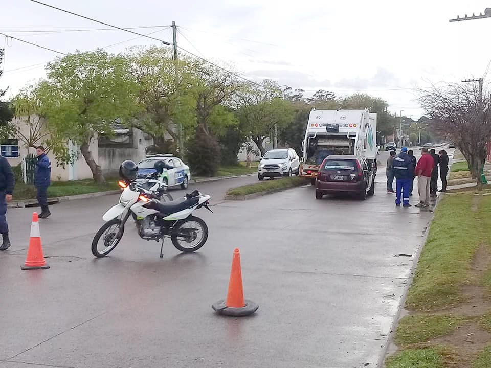 Remís impactó contra un camión de  ASHIRA: operario herido levemente