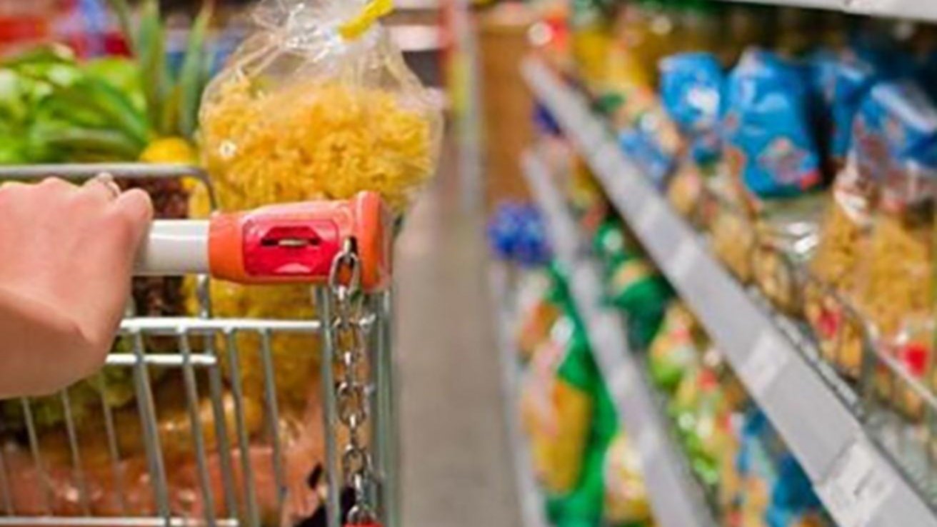 Advierten que casi la mitad de los productos de los "Precios Esenciales" no está en las góndolas