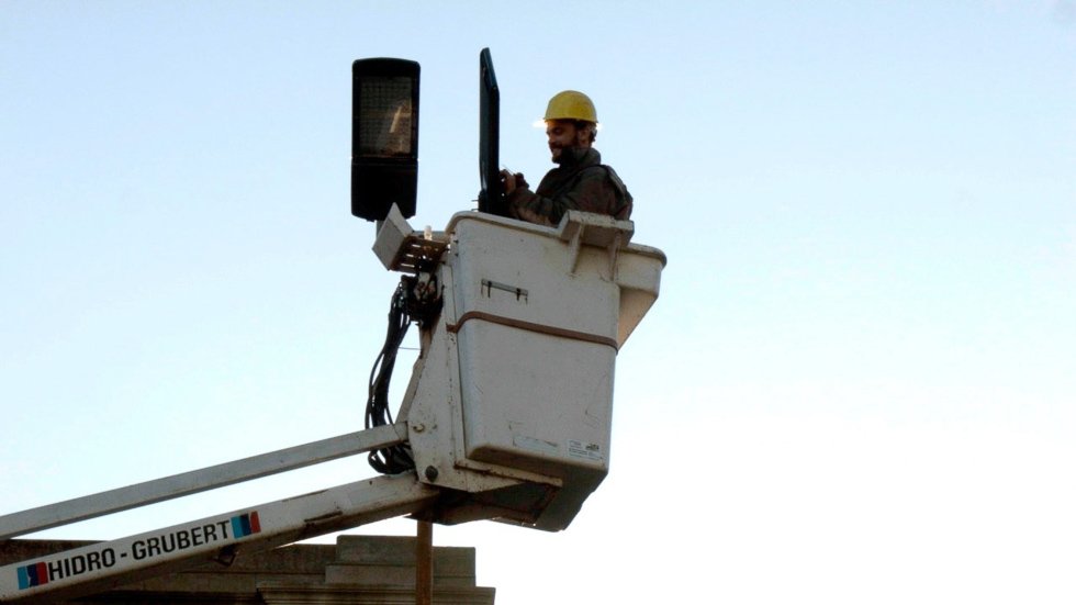 La tecnología Led está  llegando a lasavenidas Favaloro y Virgen de Luján