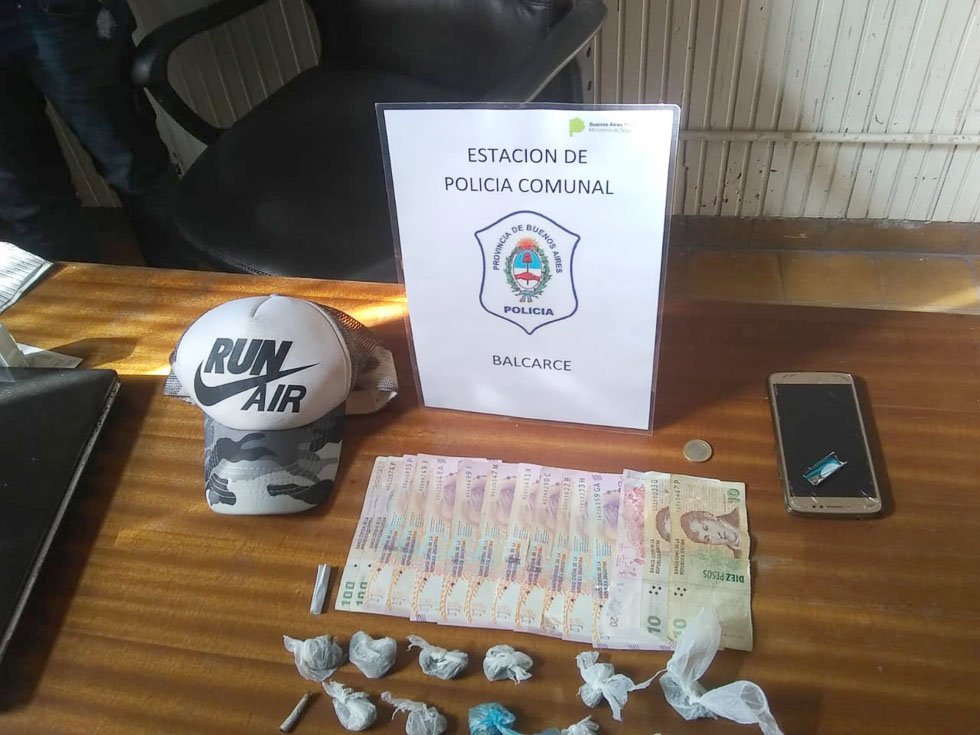 Detenido con 11 envoltorios de marihuana