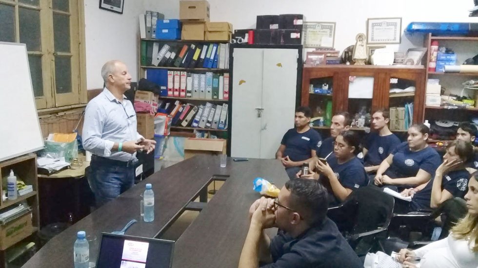 Una capacitación a Bomberos rosarinos ofreció el Dr. Balinotti