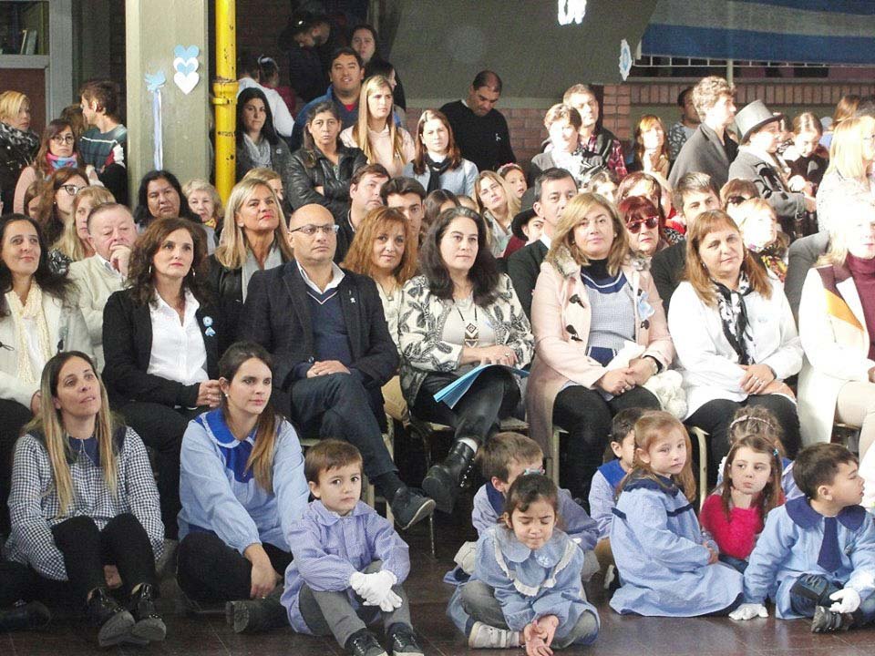 Se conmemoró un nuevo aniversario de la gesta de Mayo en la E.E.S. Nº 3
