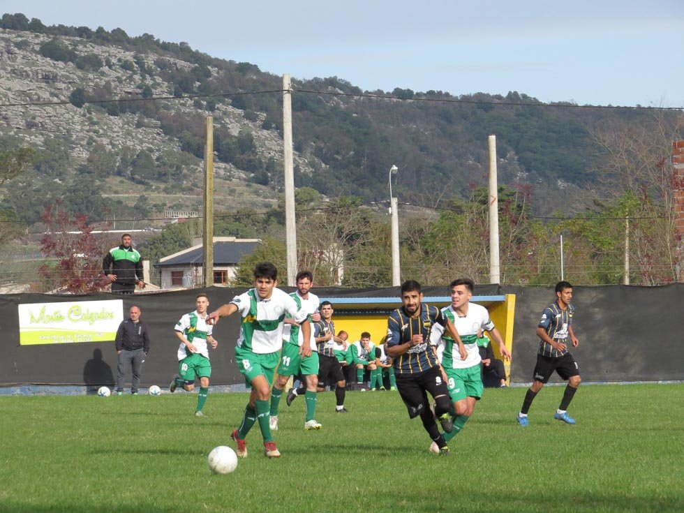 Los Pinos sumó de a tres ante Agrarias 