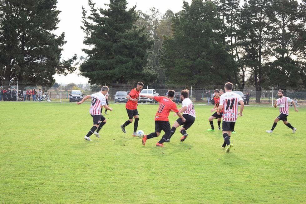 En partido equilibrado, Atlético  San Agustín superó a Estudiantes