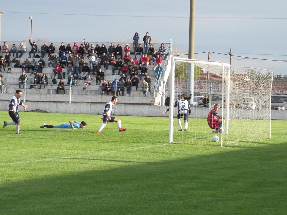 En el duelo de punteros, El Riojano  le ganó a San Lorenzo 
