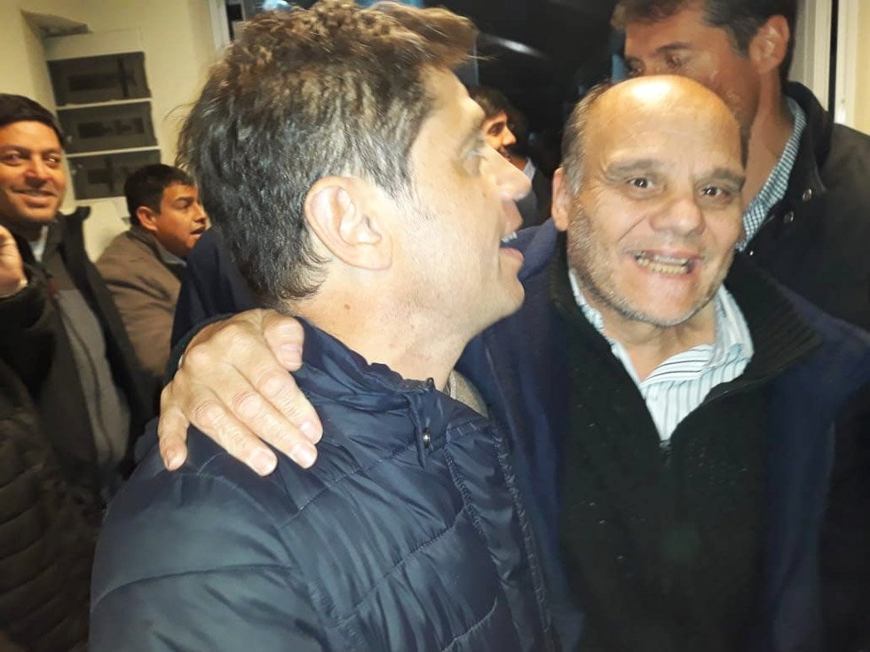 El presidente del PJ local  junto a Axel Kicillof